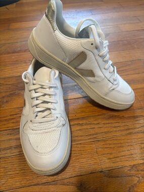 Veja White Low-Top Sneakers with Metallic Heel and Tan V